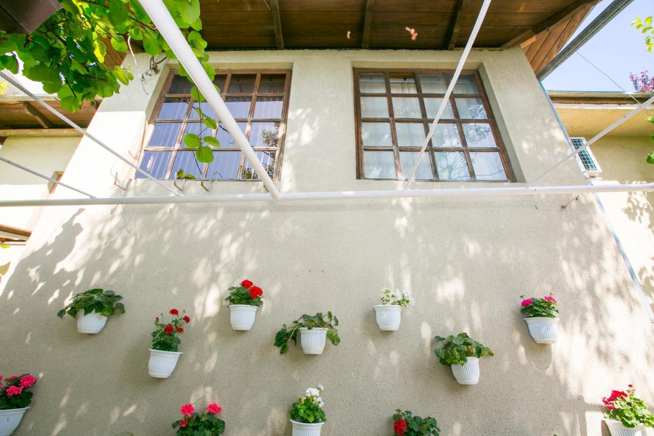 גגרה Guest House Lavr מראה חיצוני תמונה