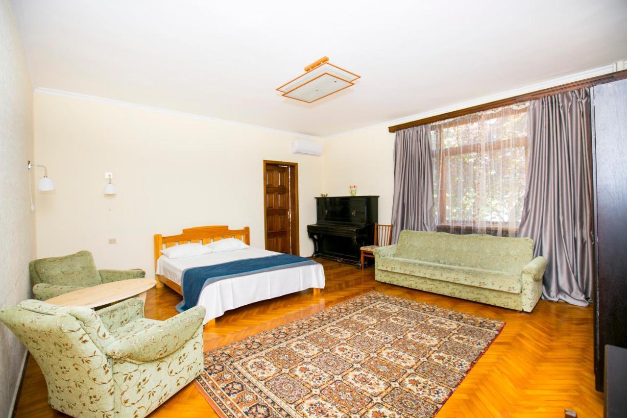 גגרה Guest House Lavr מראה חיצוני תמונה